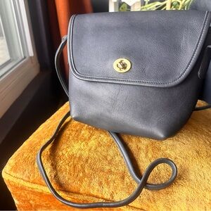 Navy Quincy Vintage Coach Crossbody bag with zippered pocket